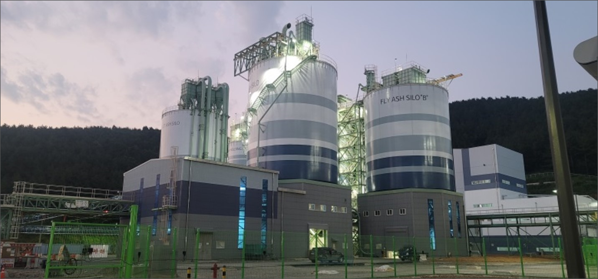 Fly ash storage silos at a coal-fired power plant